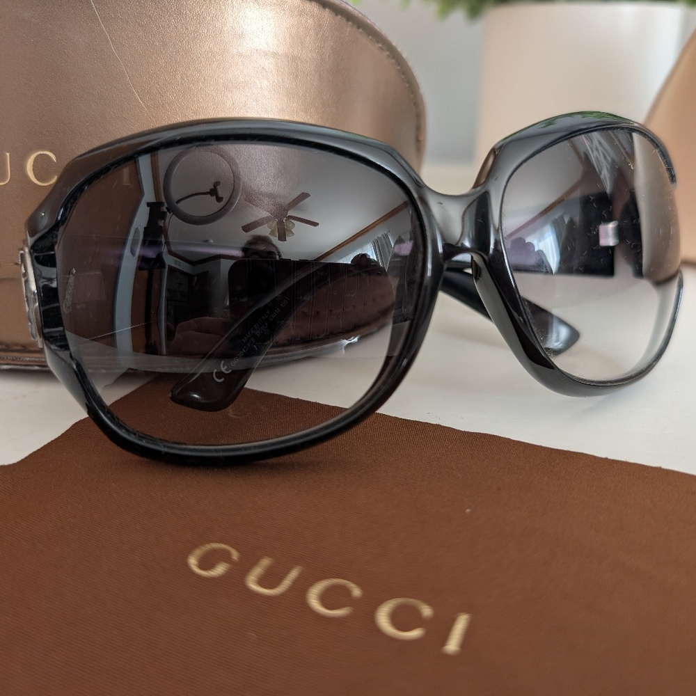 Gucci Black Sunglasses w/ Vintage Knight Logo in Silver- EUC! - Picture 11 of 12